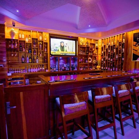 Hadjens Hotel Mwanza Bagian luar foto