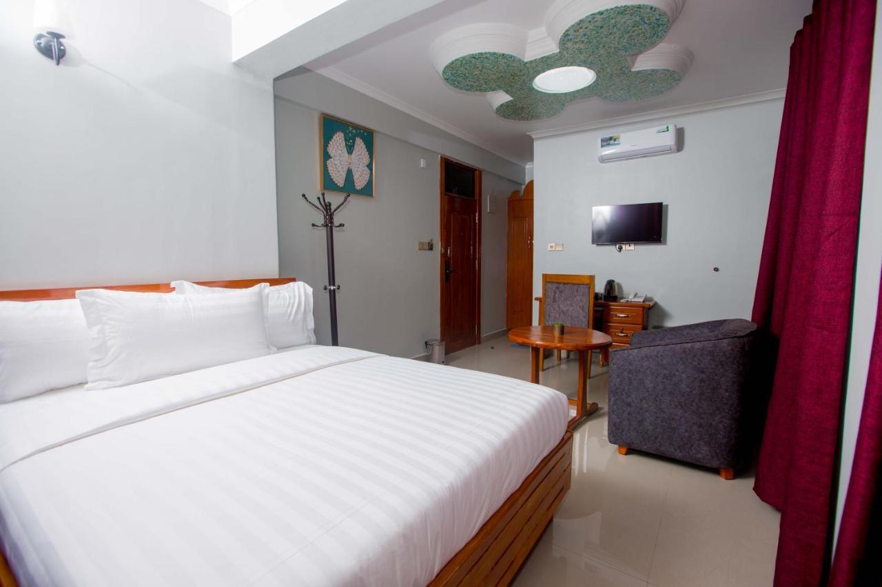 Hadjens Hotel Mwanza Bagian luar foto