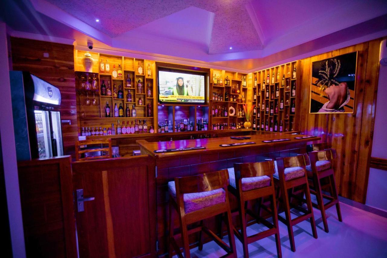 Hadjens Hotel Mwanza Bagian luar foto